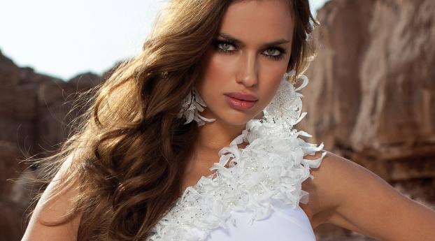 Irina Shayk White Dress Images Wallpaper 1080x2400 Resolution