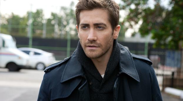 Jake Gyllenhaal In Jacket Images Wallpaper 640x960 Resolution
