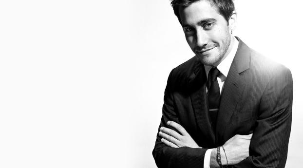 Jake Gyllenhaal New Hair Cut Wallpaper 640x960 Resolution