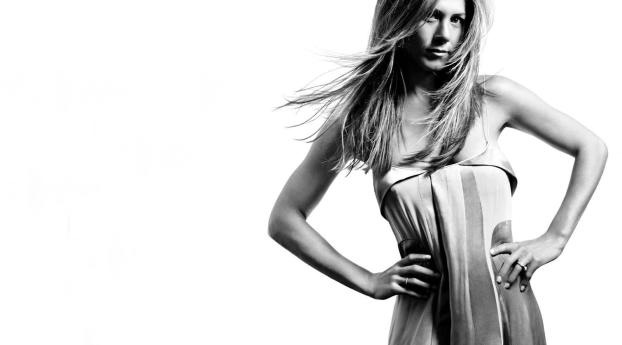 Jennifer Aniston Black and White wallpapers Wallpaper 5680x832 Resolution
