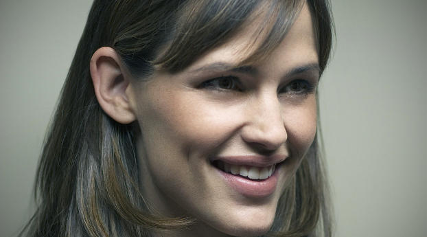 Jennifer Garner Smiling Face Wallpaper 3840x2400 Resolution