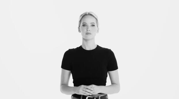 Jennifer Lawrence New 2022 Monochrome Wallpaper 720x1500 Resolution
