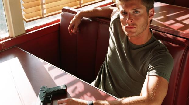 Jensen Ackles On Chair Images Wallpaper 320x568 Resolution