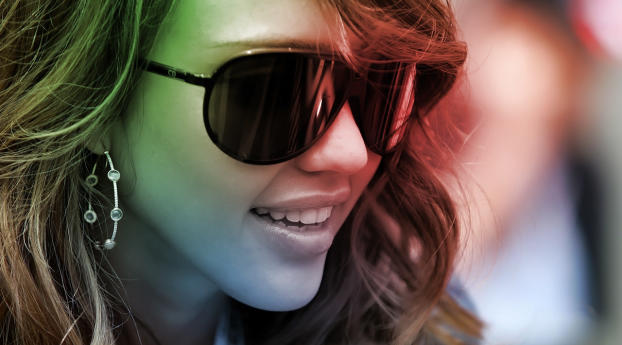 Jessica Alba Colourfull Images Wallpaper 1080x1080 Resolution