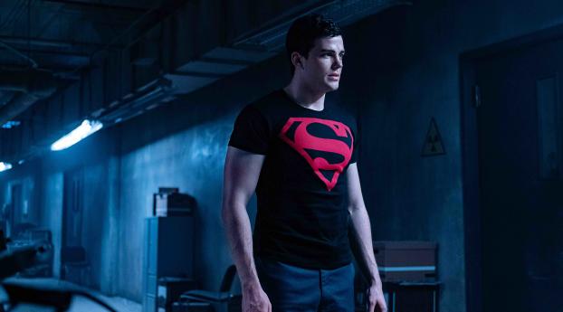 Joshua Orpin As Superboy Wallpaper 1600x2560 Resolution