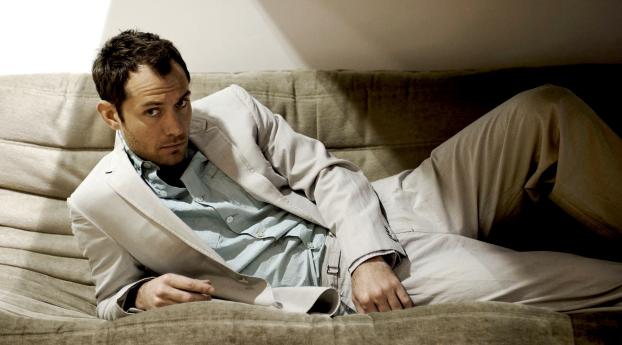 Jude Law Suit Images Wallpaper 640x1136 Resolution