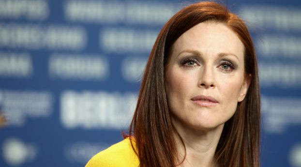 Julianne Moore Hair Style Images Wallpaper 320x240 Resolution