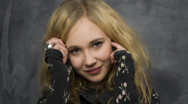 Juno Temple Smile Images Wallpaper 320x568 Resolution