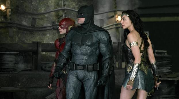 Justice League Wonder Woman Flash And Batman Wallpaper 950x1534 Resolution