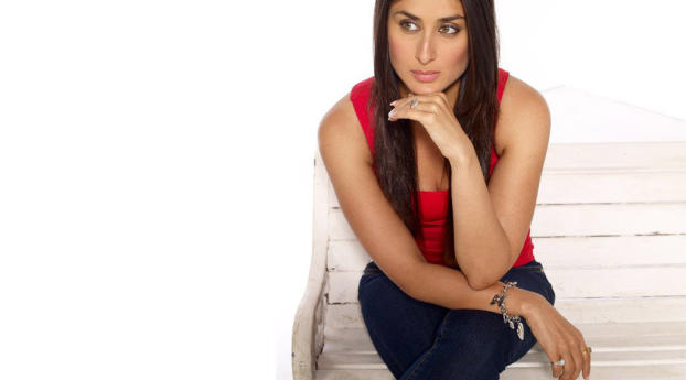 Kareena Kapoor HD Images In Red Wallpaper 1200x400 Resolution