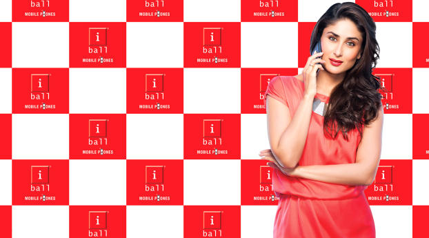 Kareena Kapoor In Red HD Wallpaper Wallpaper 1080x2246 Resolution