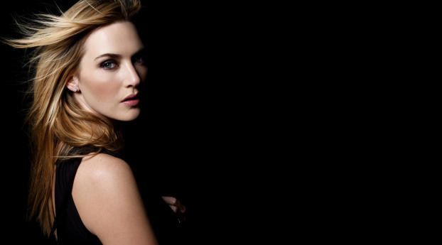 Kate Winslet Side Pose Wallpaper 1280x960 Resolution