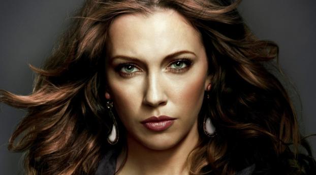 Katie Cassidy New Images Wallpaper 320x480 Resolution