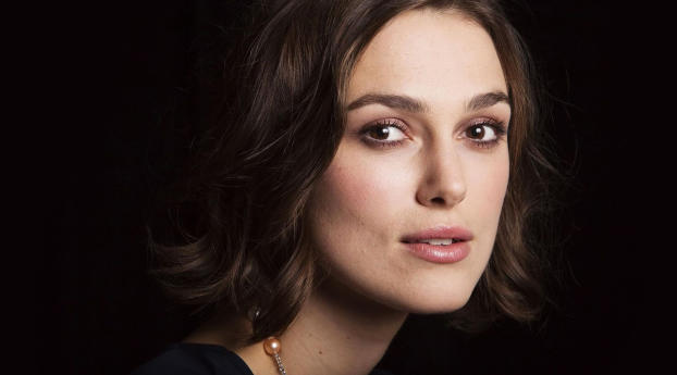 Keira Knightley Different Pic Wallpaper 400x440 Resolution