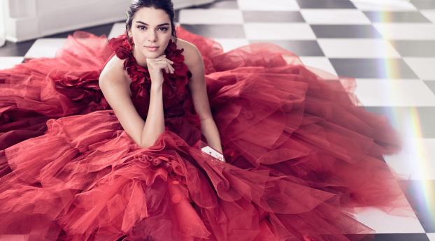 Kendall Jenner In Nice Red Dress Wallpaper 1336x768 Resolution