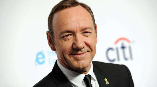 Kevin Spacey Suit Images Wallpaper 1280x768 Resolution