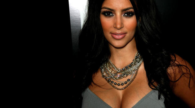Kim Kardashian Cleavage Pic Wallpaper 1360x768 Resolution