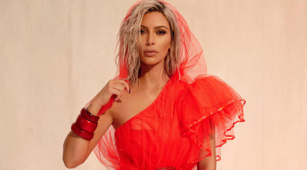 Kim Kardashian Vogue India Wallpaper 640x480 Resolution