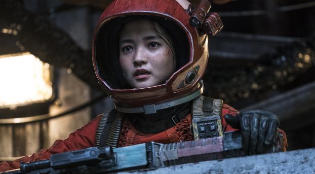 Kim Tae-ri Space Sweepers Netflix Movie Wallpaper 1080x1080 Resolution
