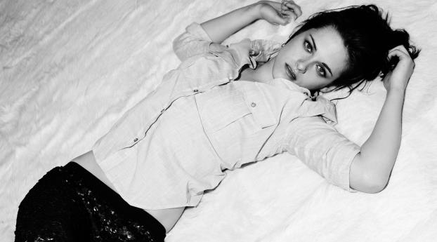 Kristen Stewart Sleeping Pose Wallpaper 1125x2436 Resolution