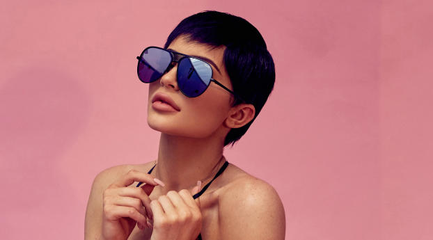 Kylie Jenner Short Hair For Quay Iconic Sunglasses Wallpaper 3449x1440 Resolution