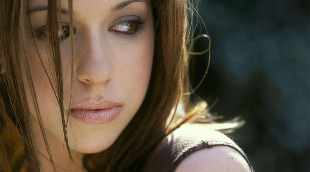 Lacey Chabert Images Wallpaper 240x400 Resolution
