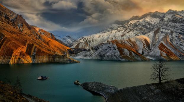 Lake And Mountains Wallpaper 1360x768 Resolution