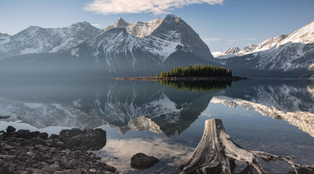 Lake Reflection HD Canada Wallpaper 2560x1440 Resolution