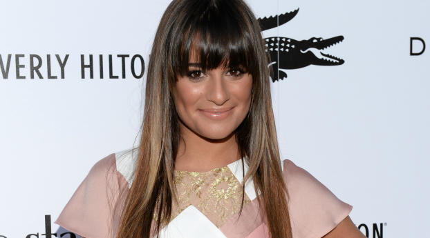 Lea Michele On Stage Images Wallpaper 1400x900 Resolution