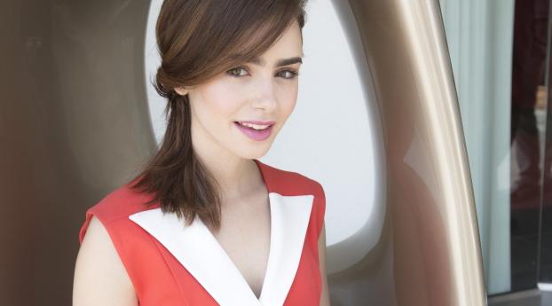 Lily Collins Cute British Actress Wallpaper 640x1136 Resolution