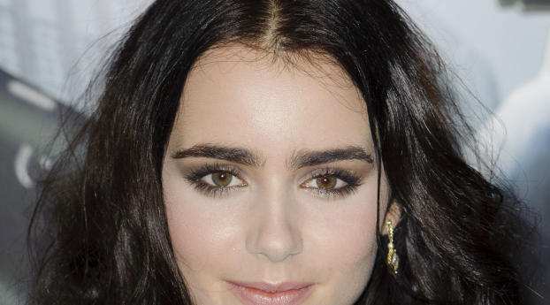 Lily Collins Smile Pic Wallpaper 320x290 Resolution