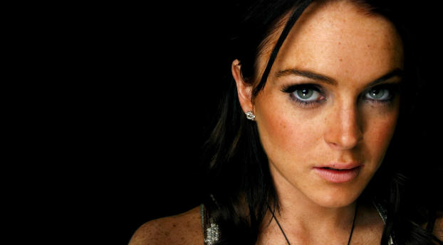 Lindsay Lohan Killing Eye Images Wallpaper 480x800 Resolution