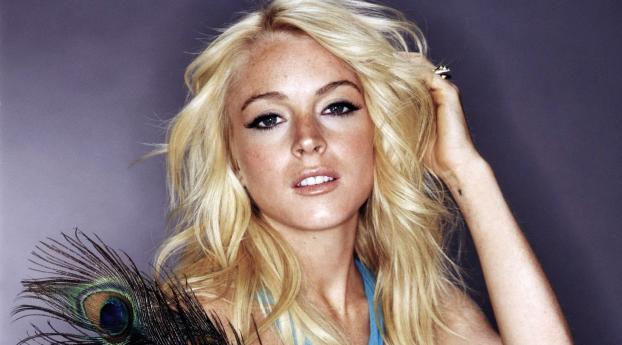 Lindsay Lohan New Cute Look Wallpaper 1366x768 Resolution