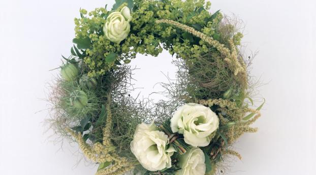 lisianthus russell, flowers, wreath Wallpaper 1590x530 Resolution