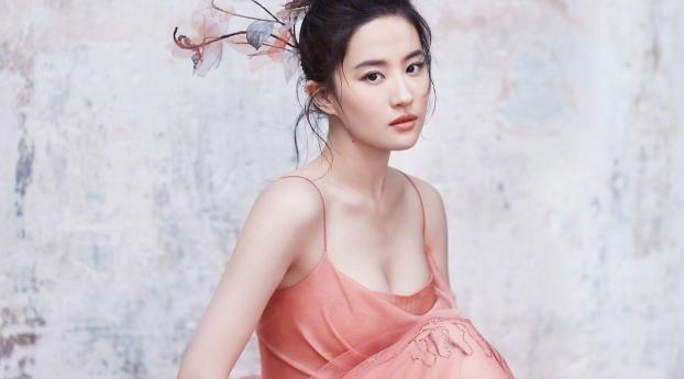 Liu Yifei Photoshoot for Harpers Bazaar China Wallpaper 480x800 Resolution