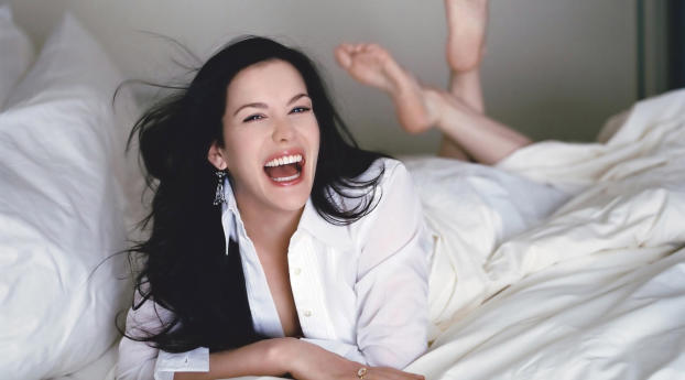 Liv Tyler laughing wallpapers Wallpaper 1280x2120 Resolution