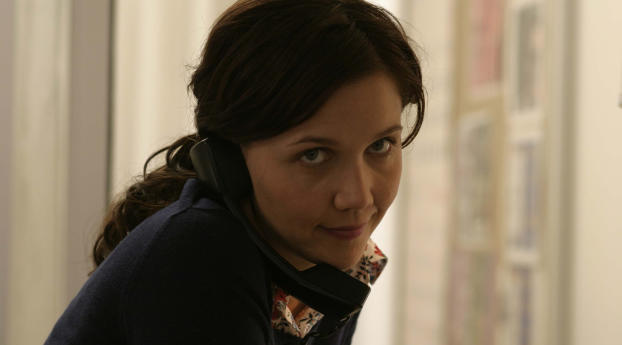 Maggie Gyllenhaal On Call Images Wallpaper 1400x800 Resolution