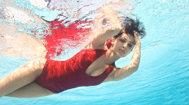 Malaika Arora Khan New Hot Pics Wallpaper 640x1136 Resolution