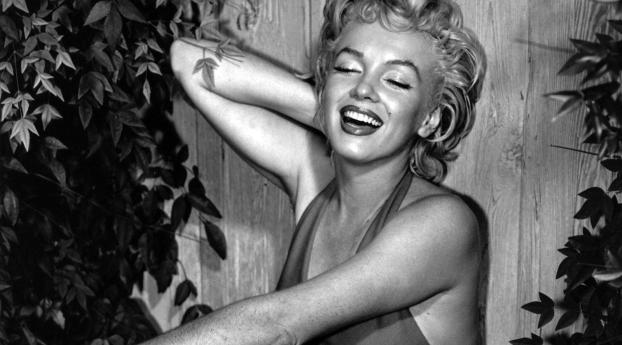 Marilyn Monroe Smile Pic Wallpaper 2560x1080 Resolution