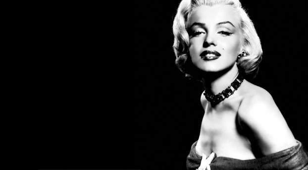 Marilyn Monroe Topless Pic Wallpaper 1080x2280 Resolution