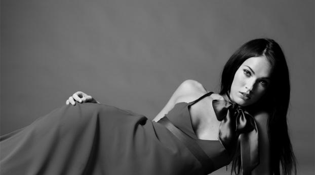 Megan Fox Hot Black and White wallpapers Wallpaper 480x960 Resolution