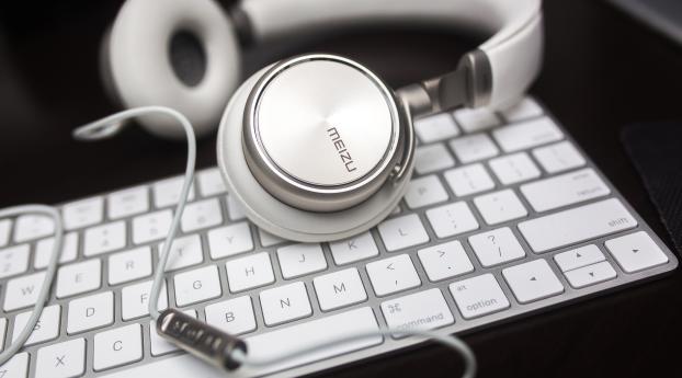 meizu, headphones, keyboard Wallpaper 2560x1440 Resolution
