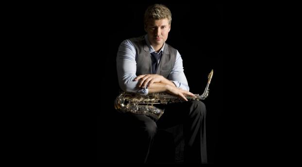 michael lington, saxophone, light Wallpaper 3840x2160 Resolution