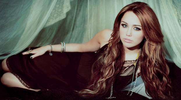 Miley Cyrus in black wallpaper Wallpaper 519x338 Resolution