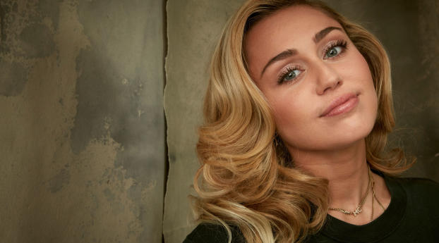 Miley Cyrus MusiCares Person of the Year Photoshoot Wallpaper 500x700 Resolution
