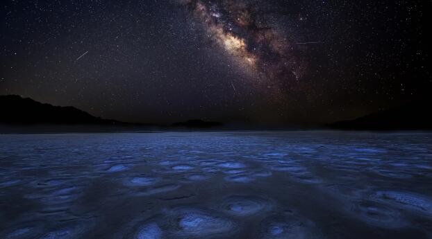 Milky Way Sky HD Desert Wallpaper 320x480 Resolution