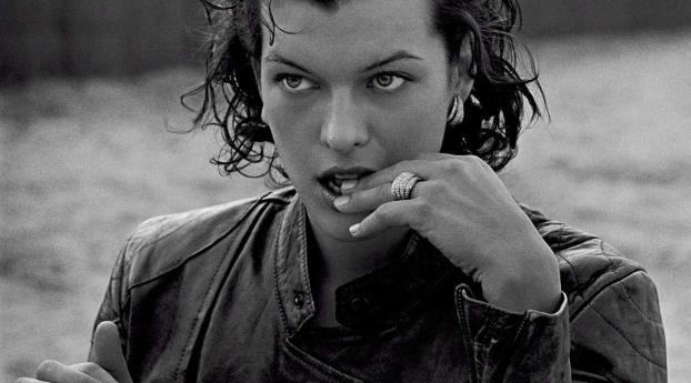 Milla Jovovich black and white wallpapers Wallpaper 1080x2160 Resolution