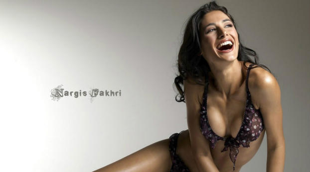 Nargis Fakhri Sexy Bikini wallpapers Wallpaper 320x480 Resolution