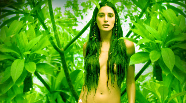 Nargis Fakhri Topless HD Pics Wallpaper 1400x600 Resolution