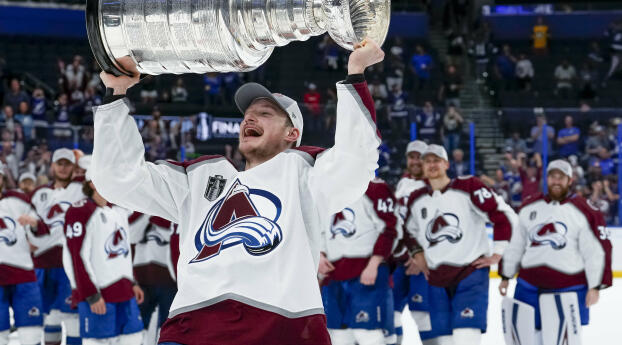 Nathan Mackinnon Avalanche Stanley Cup 2022 Wallpaper 1242x268 Resolution